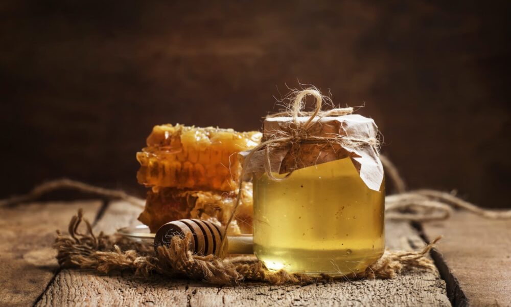 honey-jar-and-honeycomb.jpg